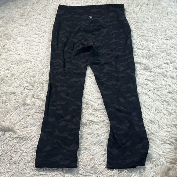 Lululemon Align Crop *21" Sequoia Camo Print Deep Coal Black - Picture 3 of 6